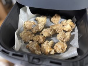 冷凍唐揚げを並べた様子。